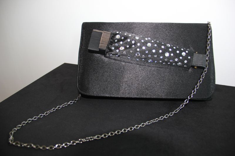 Pochette satin noir